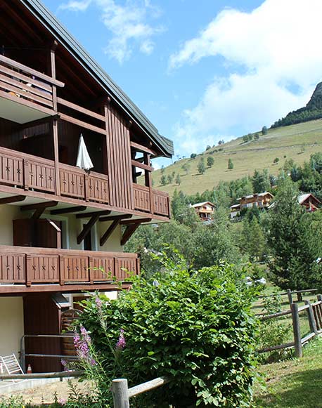 Chalets d'or Terrasse en été, les deux alpes